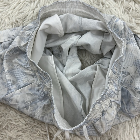 Lululemon Spring Break Away Short *4-way Stretch 3" - Picture 4 of 7